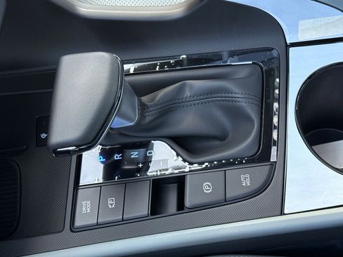 New 2025 Hyundai Elantra Limited image 22