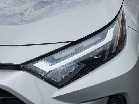 Used 2022 Toyota RAV4 XLE image 9