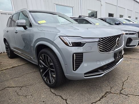 New 2026 Volvo XC90 B6 Ultra image 2