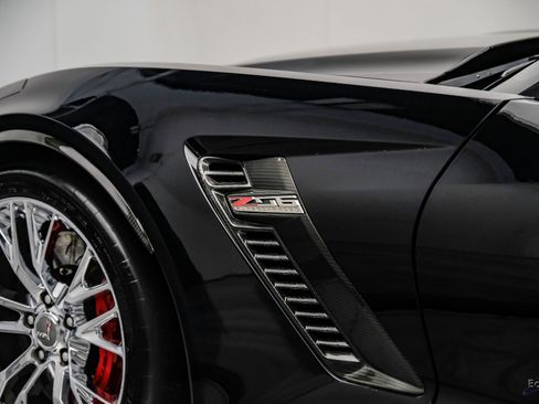 Used 2015 Chevrolet Corvette Z06 w/ 3LZ Preferred Equipment Group image 41