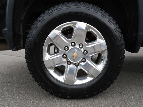 Used 2021 Chevrolet Silverado 2500 LTZ w/ LTZ Plus Package AWD/4WD image 47