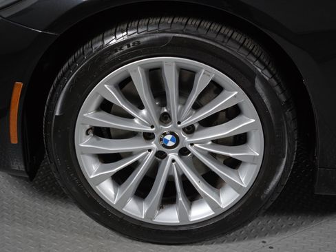 Used 2023 BMW 530i w/ Convenience Package image 9