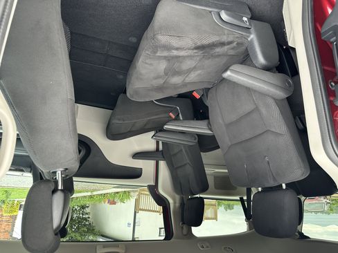 Used 2015 Dodge Grand Caravan SXT FWD image 11