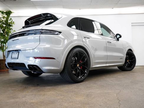Used 2025 Porsche Cayenne GTS AWD/4WD image 38