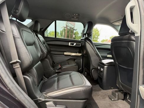 Used 2020 Ford Explorer XLT w/ Equipment Group 202A RWD image 11