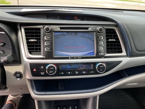 Used 2016 Toyota Highlander XLE AWD/4WD image 20