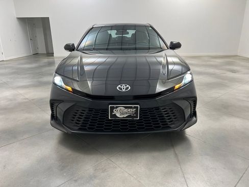 Used 2025 Toyota Camry SE image 2
