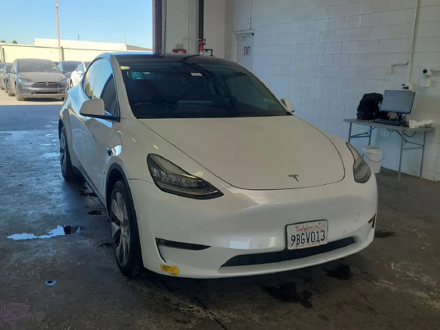 Used 2022 Tesla Model Y Long Range AWD/4WD image 1