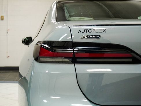 Used 2023 BMW 760i xDrive w/ Executive Package image 47