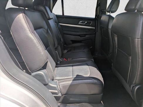 Used 2018 Ford Explorer XLT w/ Equipment Group 202A FWD image 20