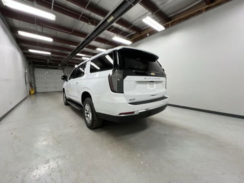 New 2026 Chevrolet Suburban LT image 6