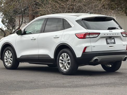 Used 2022 Ford Escape SE image 6