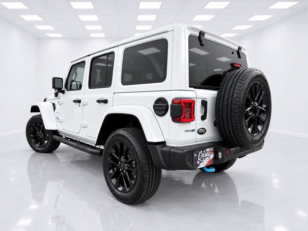 Used 2024 Jeep Wrangler Unlimited Sahara AWD/4WD image 11