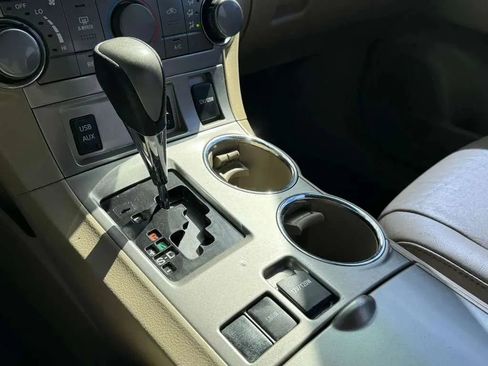 Used 2012 Toyota Highlander SE w/ Tow Pkg image 13