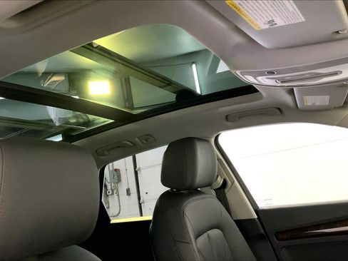 Used 2020 Audi Q5 e Premium Plus image 14