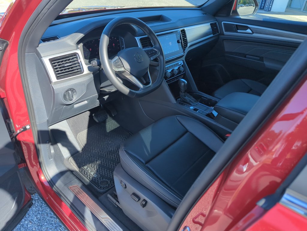Used 2023 Volkswagen Atlas Cross Sport SE w/ Panoramic Sunroof Package FWD image 11