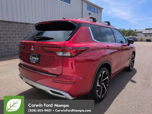 Used 2023 Mitsubishi Outlander SEL AWD/4WD image 3
