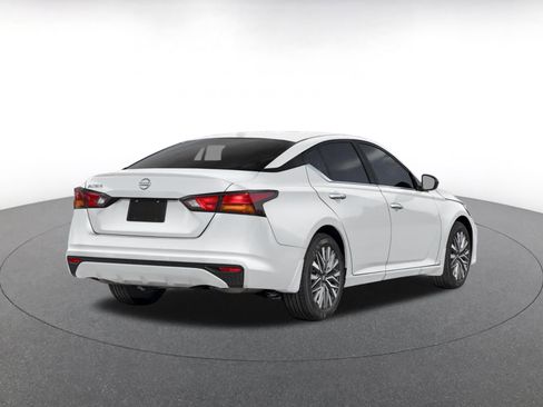 Used 2025 Nissan Altima 2.5 SV FWD image 2