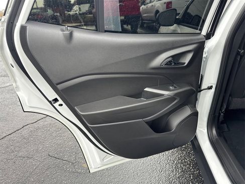 Used 2025 Chevrolet Trax RS w/ Driver Confidence Package image 22