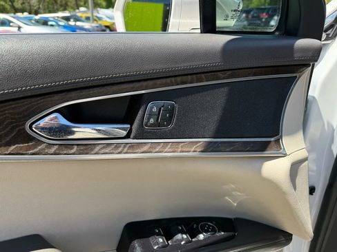 Used 2017 Lincoln MKX Reserve w/ Enhanced Security Package image 16