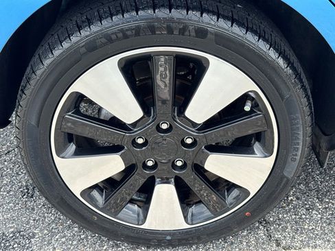 Used 2019 Kia Soul + FWD image 14