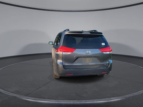 Used 2014 Toyota Sienna LE FWD image 7