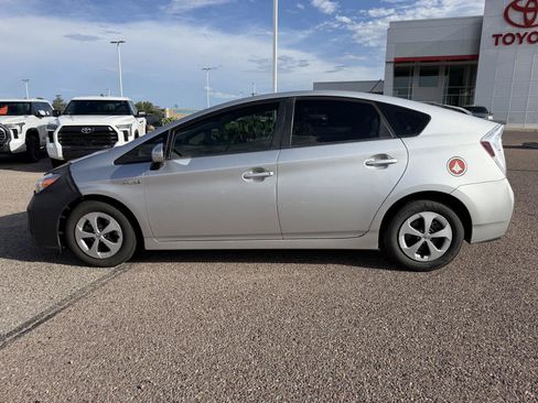 Used 2014 Toyota Prius Two FWD image 2