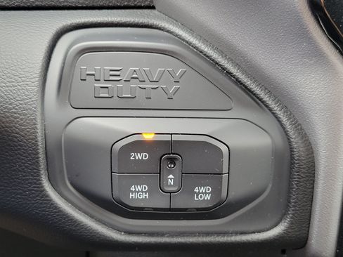 Used 2025 RAM 2500 Big Horn AWD/4WD image 18