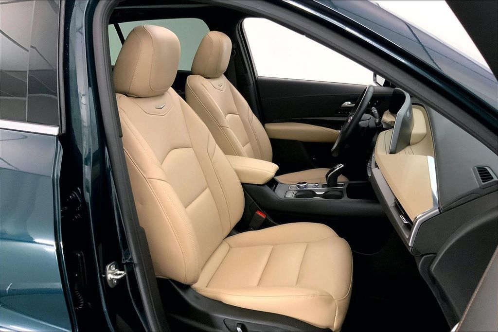 Used 2024 Cadillac XT4 Premium Luxury w/ Cold Weather Package FWD image 6