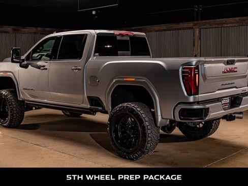 Used 2025 GMC Sierra 2500 AT4 image 7