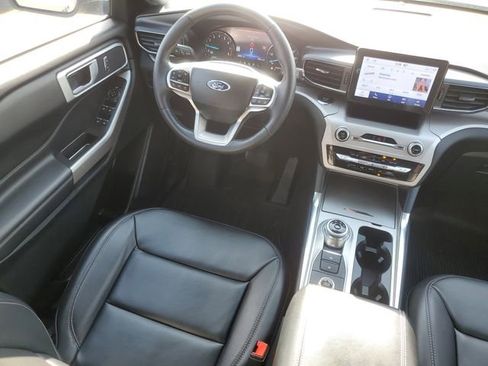 Certified 2023 Ford Explorer XLT w/ Equipment Group 202A AWD/4WD image 31