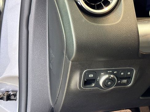 Used 2022 Mercedes-Benz GLB 250 4MATIC image 10