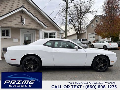 Used 2012 Dodge Challenger SXT image 8