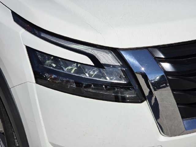 Used 2023 Nissan Pathfinder S FWD image 12