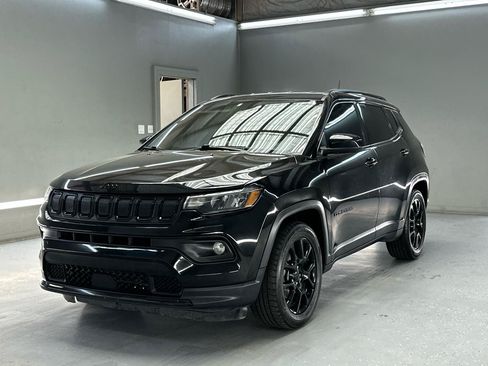 Used 2022 Jeep Compass Latitude w/ Convenience Group FWD image 3