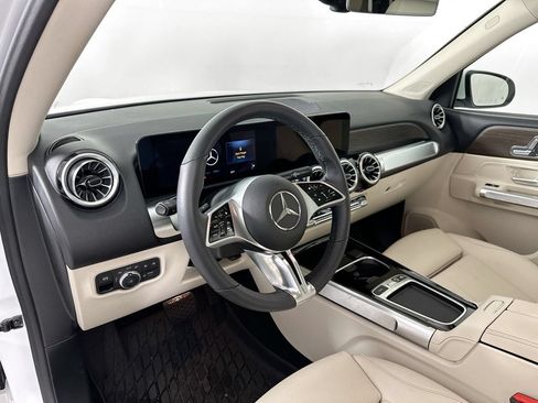 Used 2026 Mercedes-Benz GLB 250 4MATIC image 9