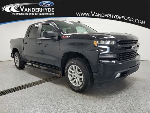 Used 2021 Chevrolet Silverado 1500 RST image 2