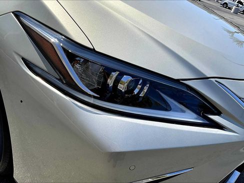 Used 2022 Lexus ES 300h w/ Premium Package FWD image 26