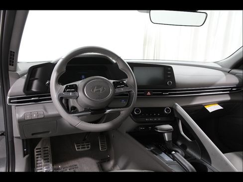 Certified 2025 Hyundai Elantra Sport FWD image 6