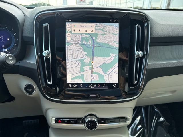 Certified 2024 Volvo XC40 B5 Plus w/ Protection Package Premier AWD/4WD image 25