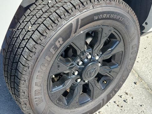 Used 2023 RAM 2500 Limited image 11