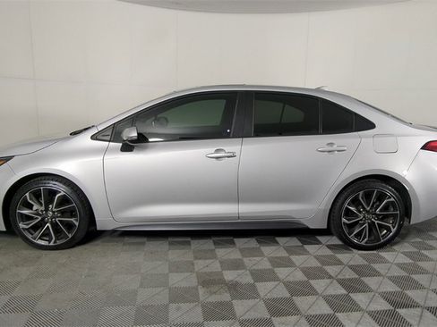 Used 2022 Toyota Corolla XSE image 8