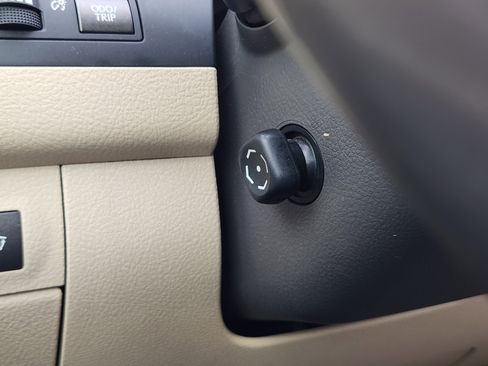 Used 2014 Lexus LX 570 4WD image 30