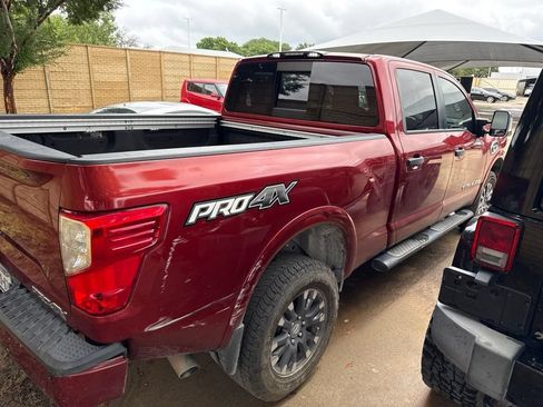 Used 2018 Nissan Titan PRO-4X w/ Pro-4x Convenience Package AWD/4WD image 3