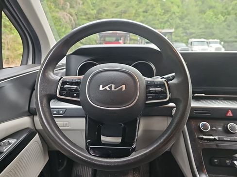 Used 2022 Kia Carnival LX FWD image 12