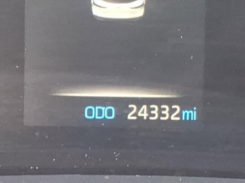 Used 2022 Toyota Sienna XSE image 28