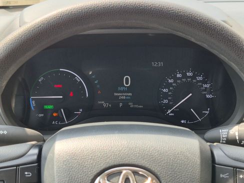 Used 2025 Toyota Sienna LE FWD image 23