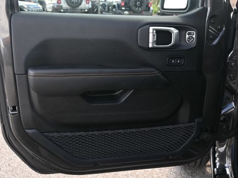 Used 2025 Jeep Wrangler Sahara w/ Safety Group image 27