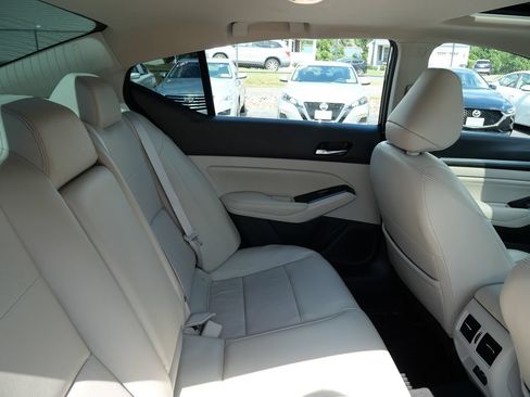 Used 2022 Nissan Altima 2.5 Platinum AWD/4WD image 30