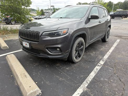 Used 2020 Jeep Cherokee Latitude Plus AWD/4WD image 2
